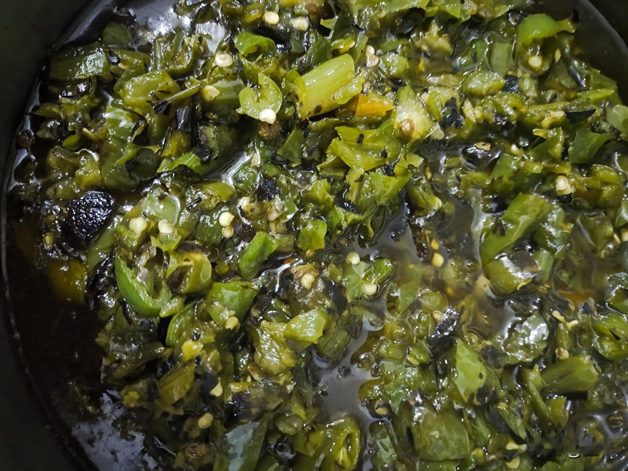 只有四川人才知道，临走之前一定要带妈妈亲手做的烧椒酱。

小公主要回学校了，给她