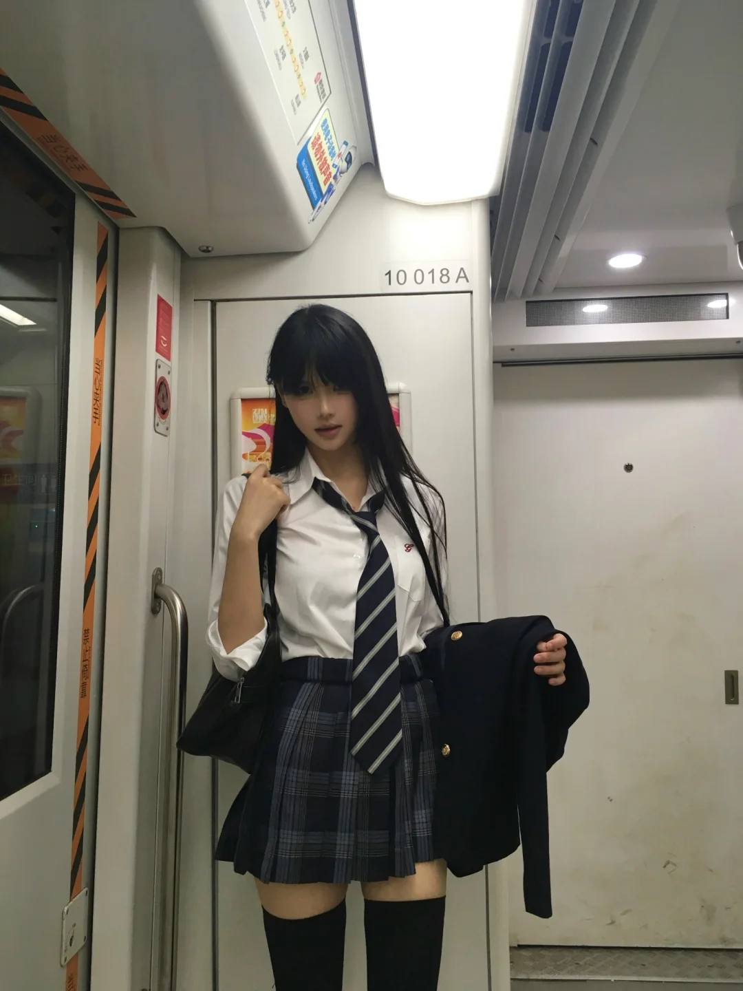放课后。地铁。学姐。