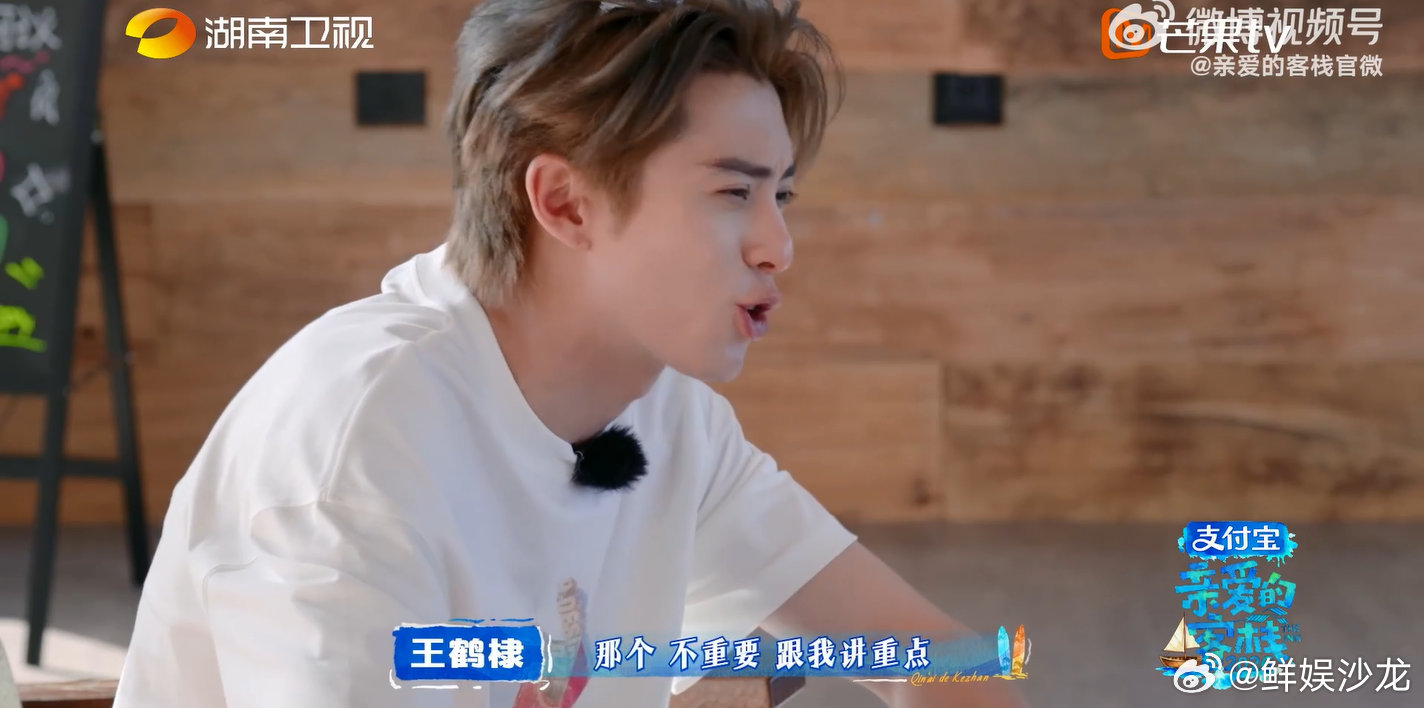 秦岚吃东西要嚼30下吗秦岚也太有综艺天赋了，随口一句晕肠了，比刻意搞笑都自然，太