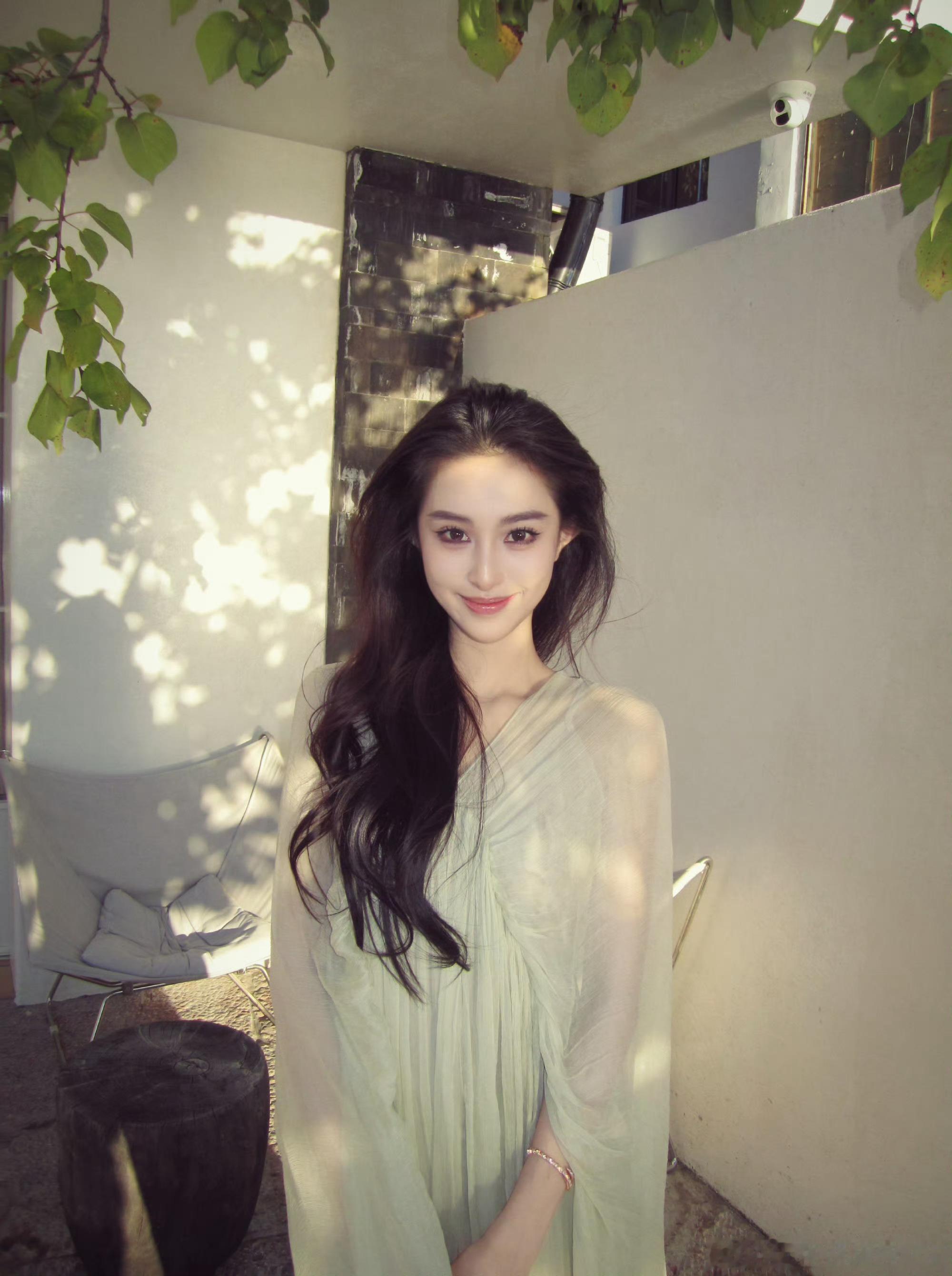 心动的信号的梁人方欧尼给我一种娜扎+张馨予+杨采钰的感觉 去刷她主页才发现她居然