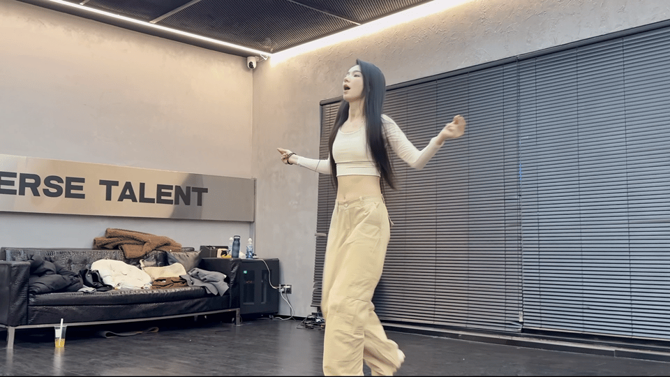 浪姐7买股代斯代斯浪姐7金瓜官宣即心动！代斯强势加盟乘风2026，攻气十足，坐等