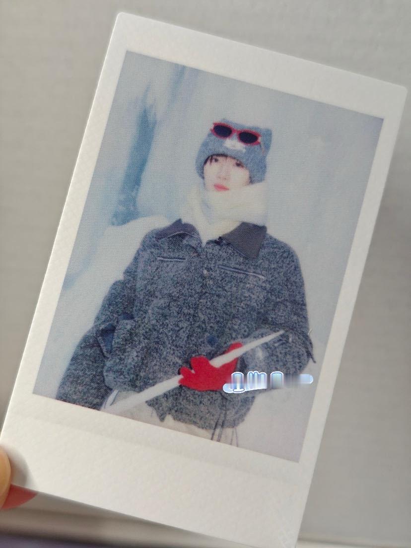 丁程鑫这是我能听的吗投：丁程鑫这张拍立得也太好看了肤白胜雪具像化…… 