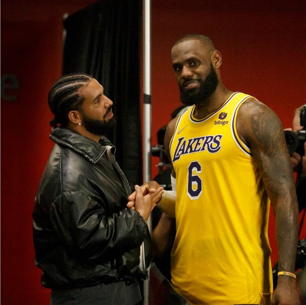 Drake 再次嘲讽勒布朗詹姆斯本周，Drake 在 NOCTA 活动上展示了一