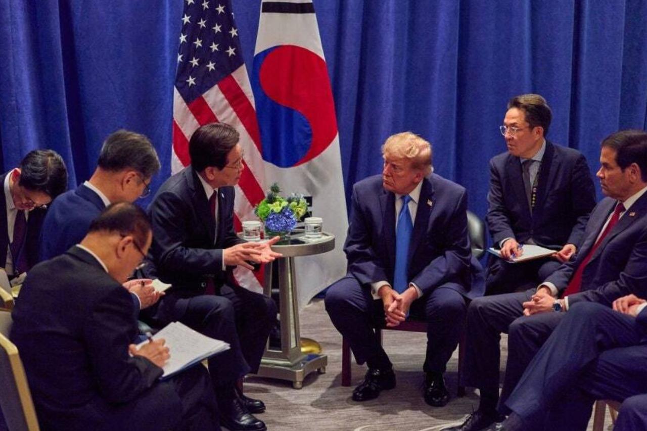 【韩国总统李在明在联合国大会期间与特朗普总统举行“惊喜会谈”，不失时机地抛出朝美
