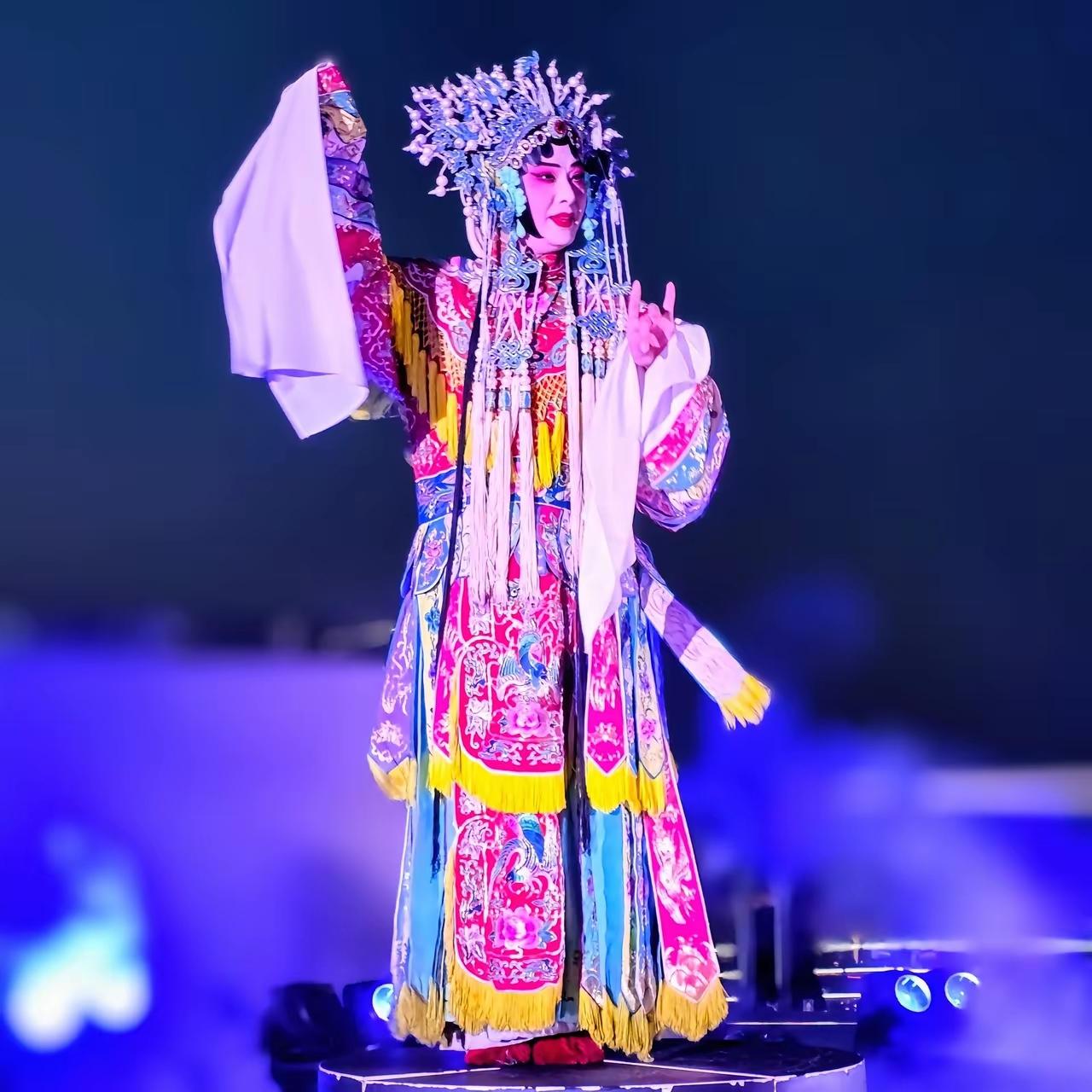 娱乐圈正在经历一场断崖式寒冬。这已经不是个别演员没戏拍的个人困境，而是整条影视产