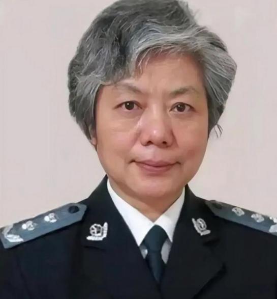 “不能判刑，那就高额罚款！”中国人民公安大学李玫瑾教授建议，凡是扶了老人被要求天