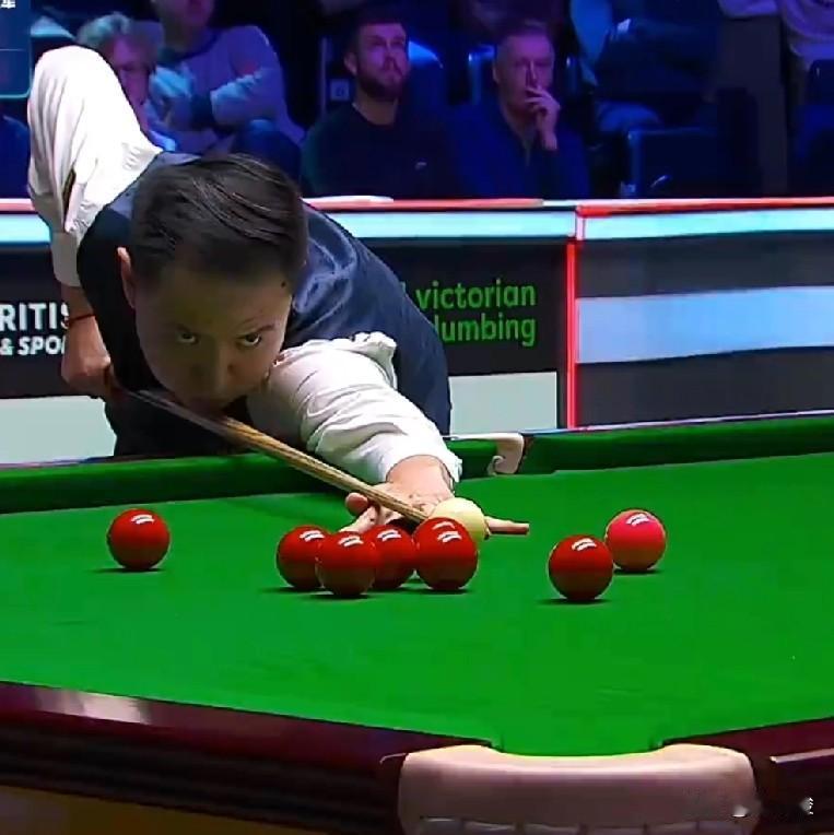 肖国栋4-3逆转绝杀霍尔特，成为第10个晋级32强的中国球员。21点周跃龙对克雷