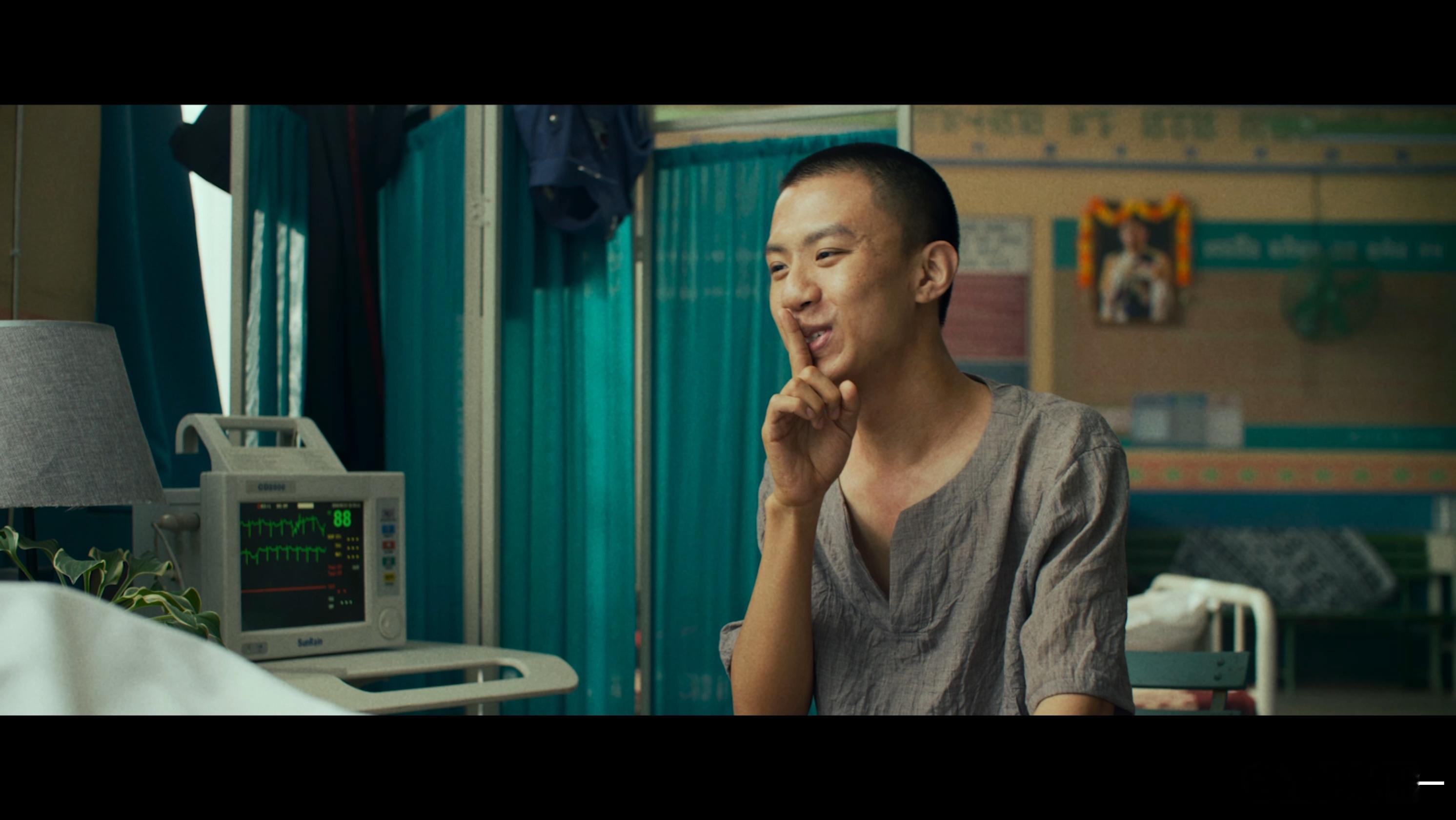 电影爆水管定档 救命！彭于晏反差感绝了！从帅神变愁案子的卷王警察，撞上艾伦、周游