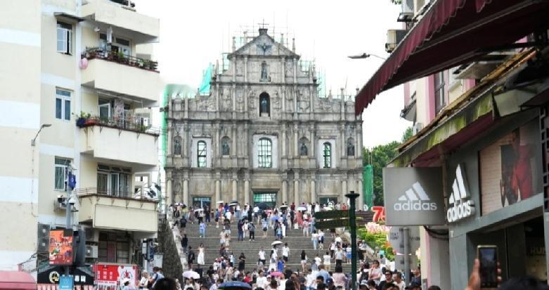 澳门治安警今日（1月20日）称，一名持中国护照的女事主，去年10月通过手机交友平