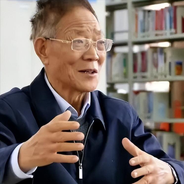 “我老了，不需要那么多钱，”2020年，一生抠门的大学教授王泽霖，却大手一挥捐出