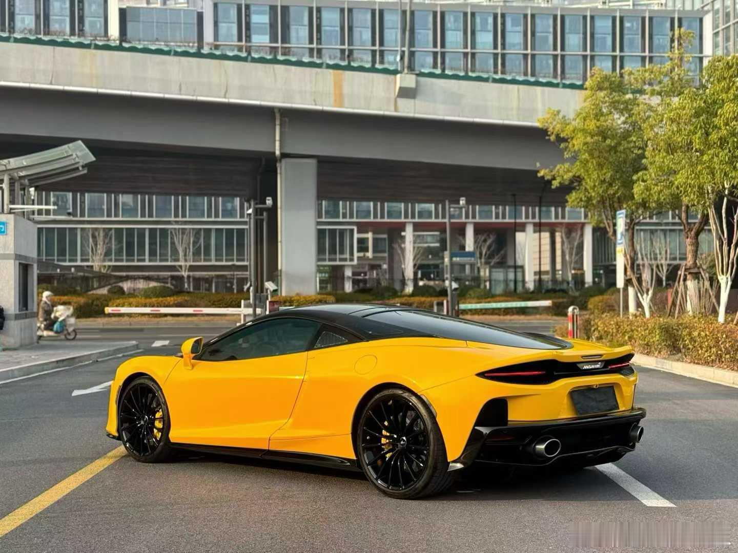 迈凯伦GT，车衣 配置拉满MSO定制车漆/先锋包/底盘升降/碳陶刹车等 