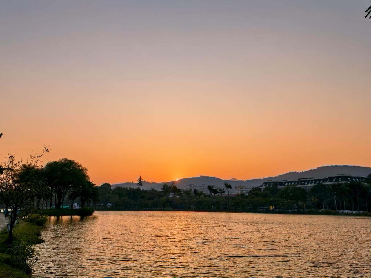 地球史上经历过5次生物大灭绝，人类正处于第6次进程，人类文明未来是否终结取决于科