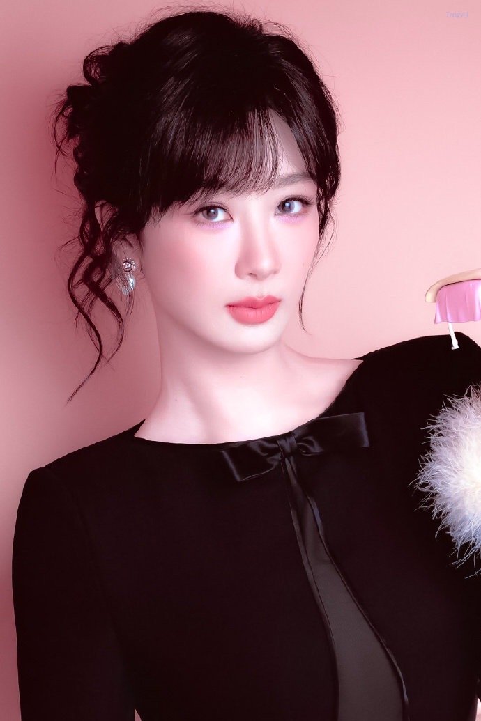杨紫玉兰花开君再来 💜杨紫董竹君 “我对你的爱不会随着晚风消失 晚风反而会把我