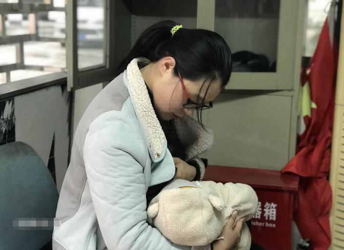坐月子，突出一个坐字

为什么写坐月子？而不是做月子呢？坐就是坐下来，停下来之意