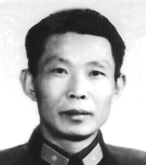 1976年，胡炜以军委办公厅主任的身份，最后一次走进会议室，彼时的他浑然不觉，是