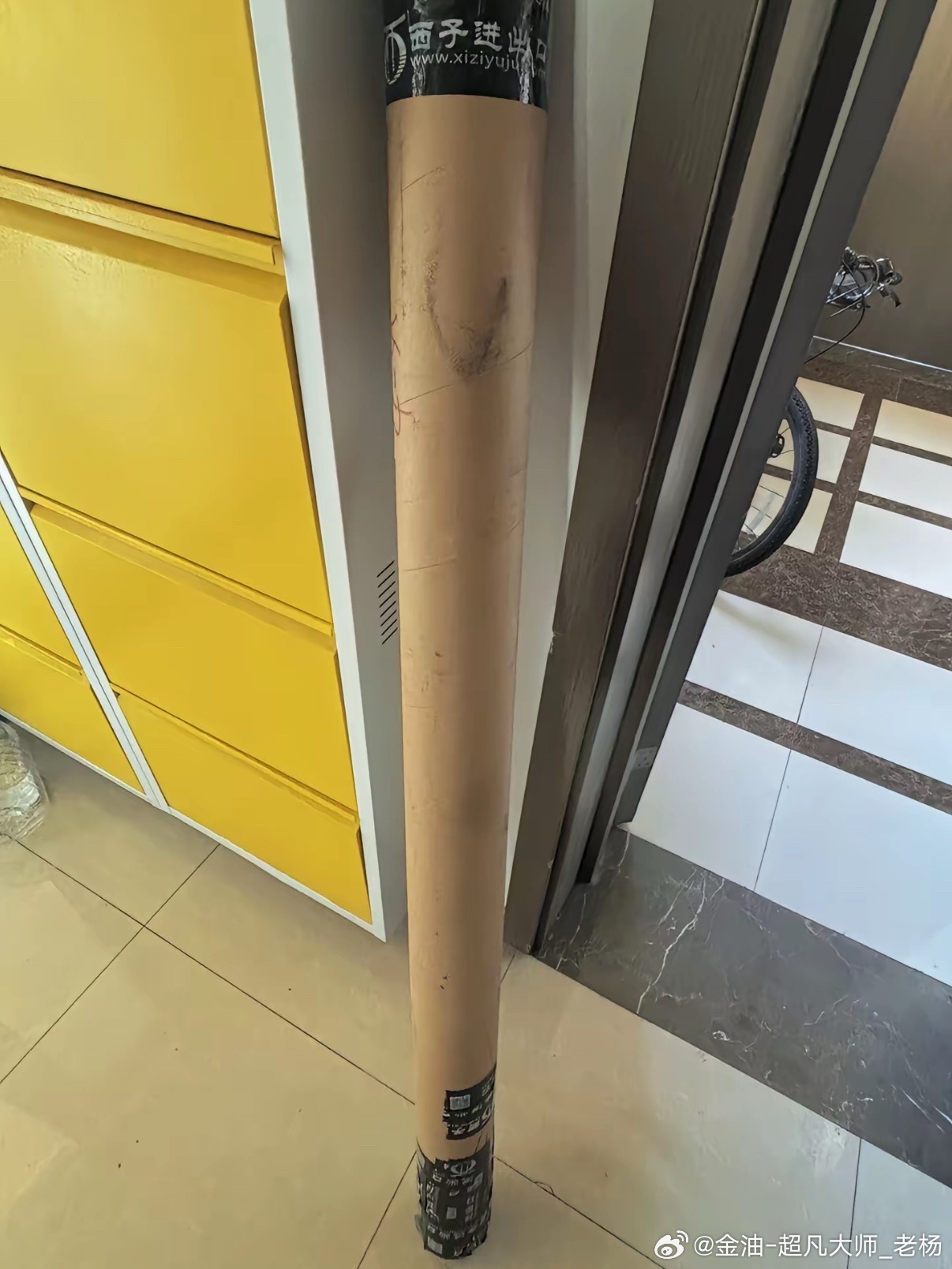 下楼取个快递，朋友们猜猜这是什么黄金金价黄金现货外汇黄金原油博弈大师-老杨