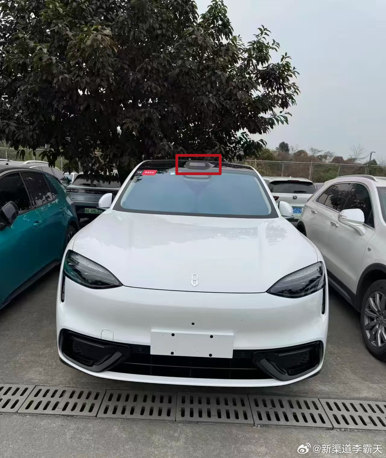 896线激光雷达从外观上，最显著的特点就是宽了~那么从谍照来看，问界M6和尚界Z