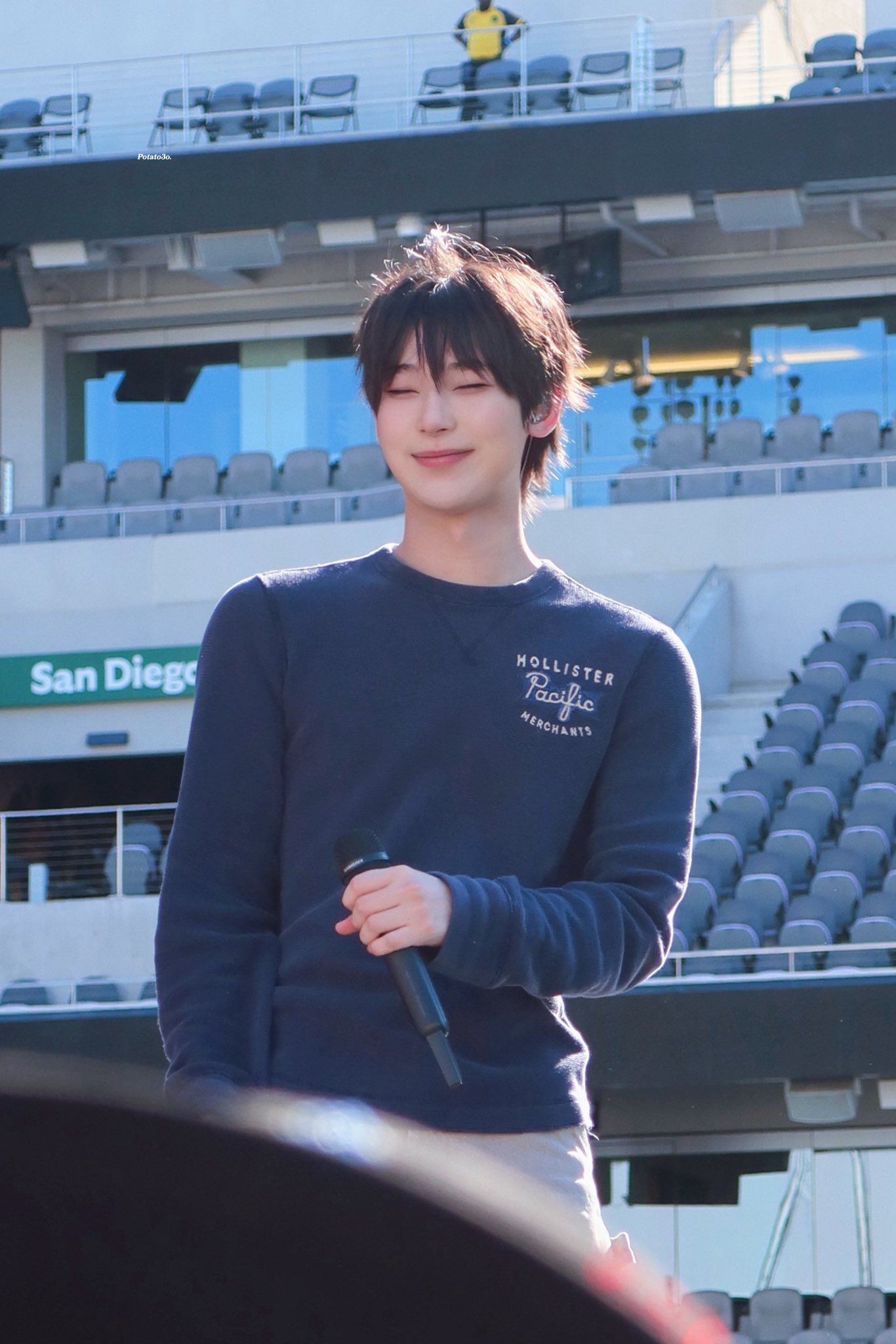 阳光下的温暖小橡子◠‿◠.cr.potatovo_624 