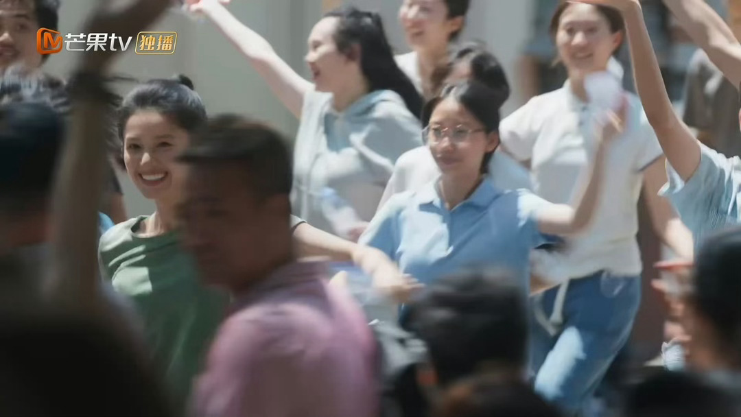 张婧仪跑步粉皮相从不是她的制胜法宝，绝佳骨相搭配紧致贴合的皮肉，让奔跑镜头都极具