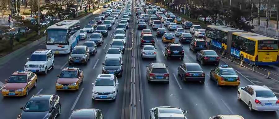 说句得罪人的话：2026年还盯着增程和插混的人，大概率要多花冤枉钱。

上周有个