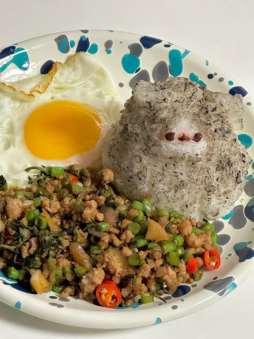 奶牛猫打抛猪肉饭