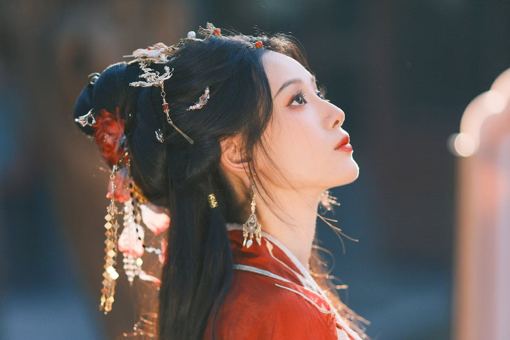 徐艺洋发汉服照 徐艺洋穿上汉服好美～像是美人图里走下来的古风美人！姐真的是脸在江