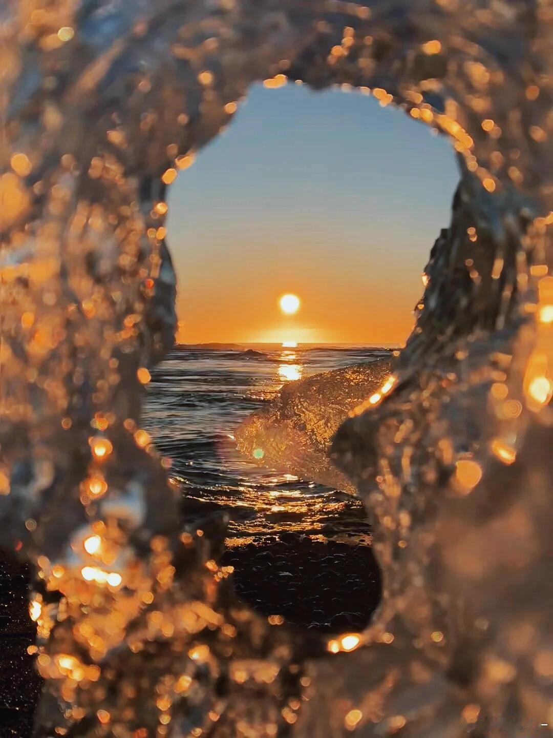 人生最好的状态是：求缺不求满，福不可享尽，让三分给他人，利不可占尽，留三分给他人