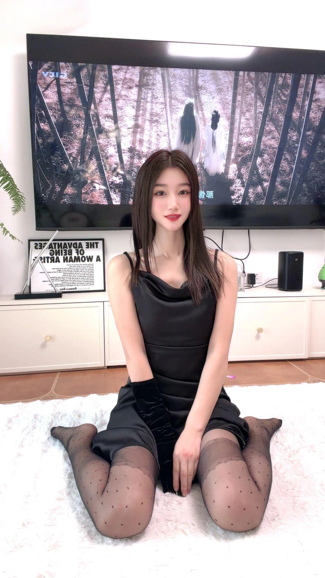 看看气质女神的穿着搭配吧[kiss]