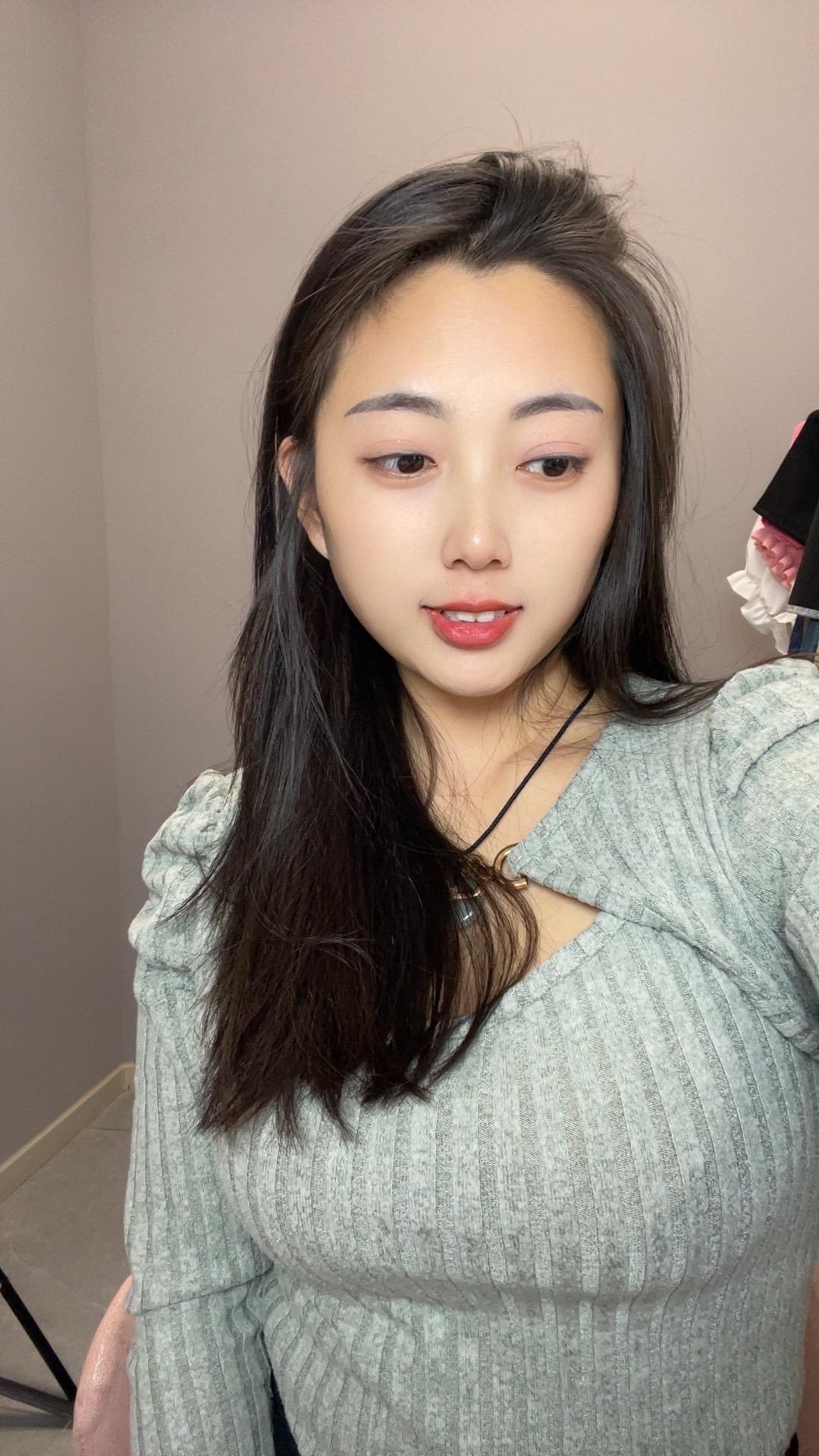 看，有个帅哥让我一眼万年😇