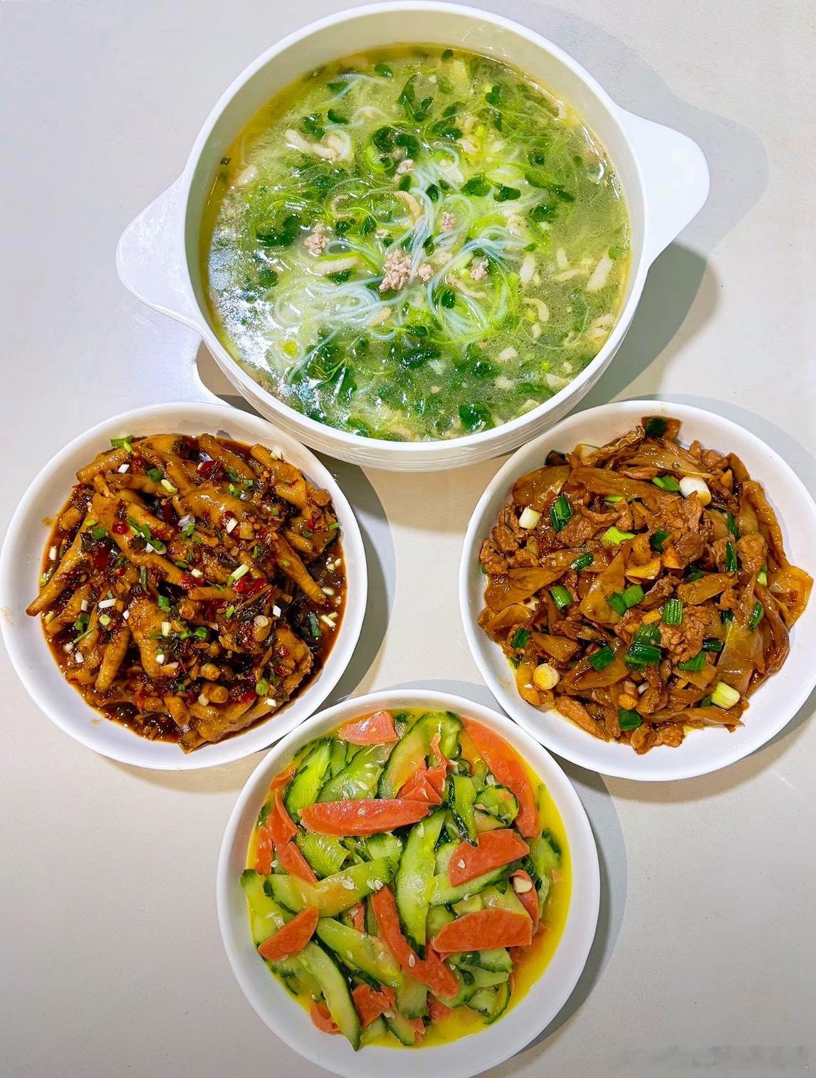 晚饭时间到🍽️ ​​​