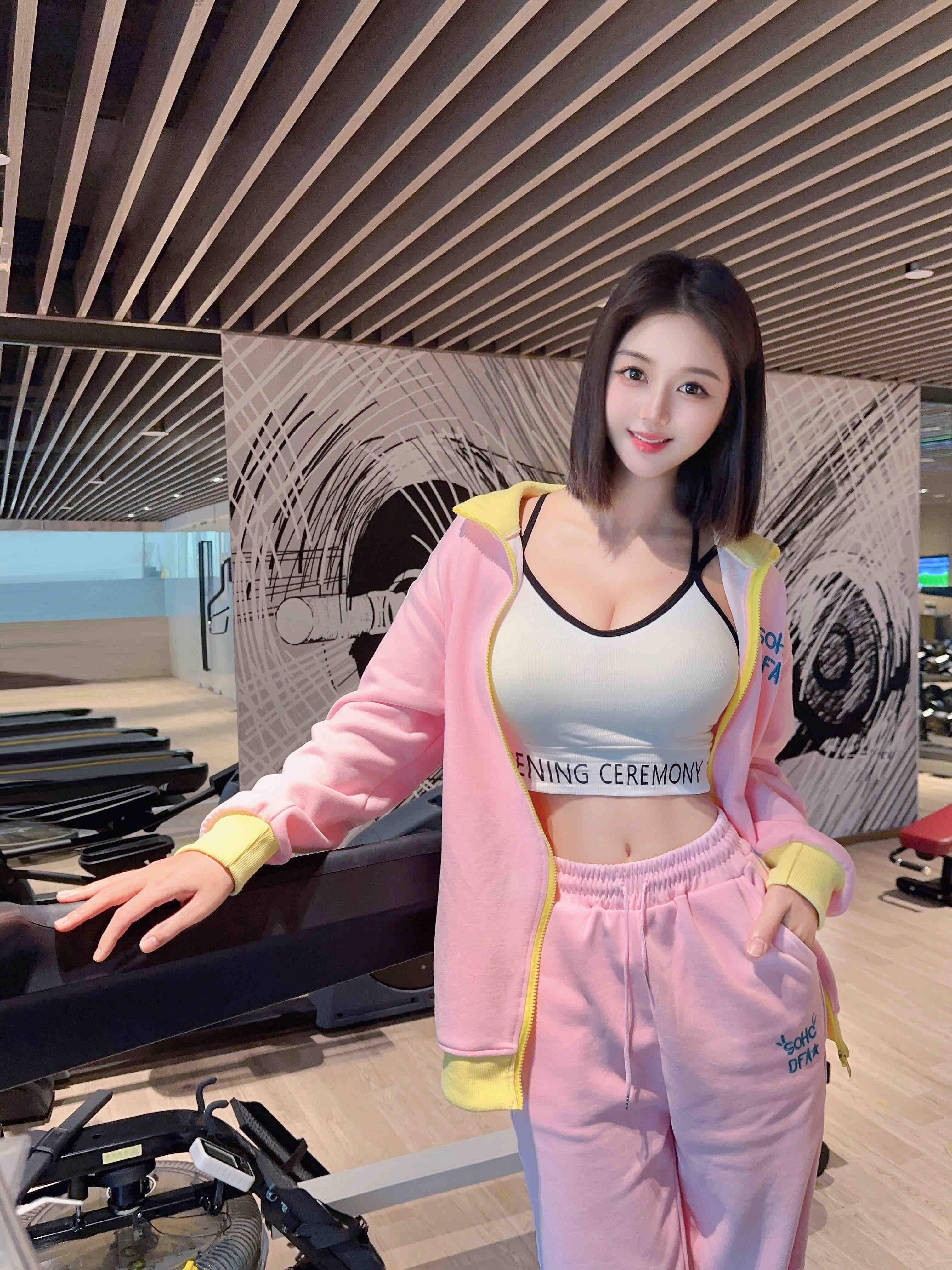 在广州一字码美女 ​​​