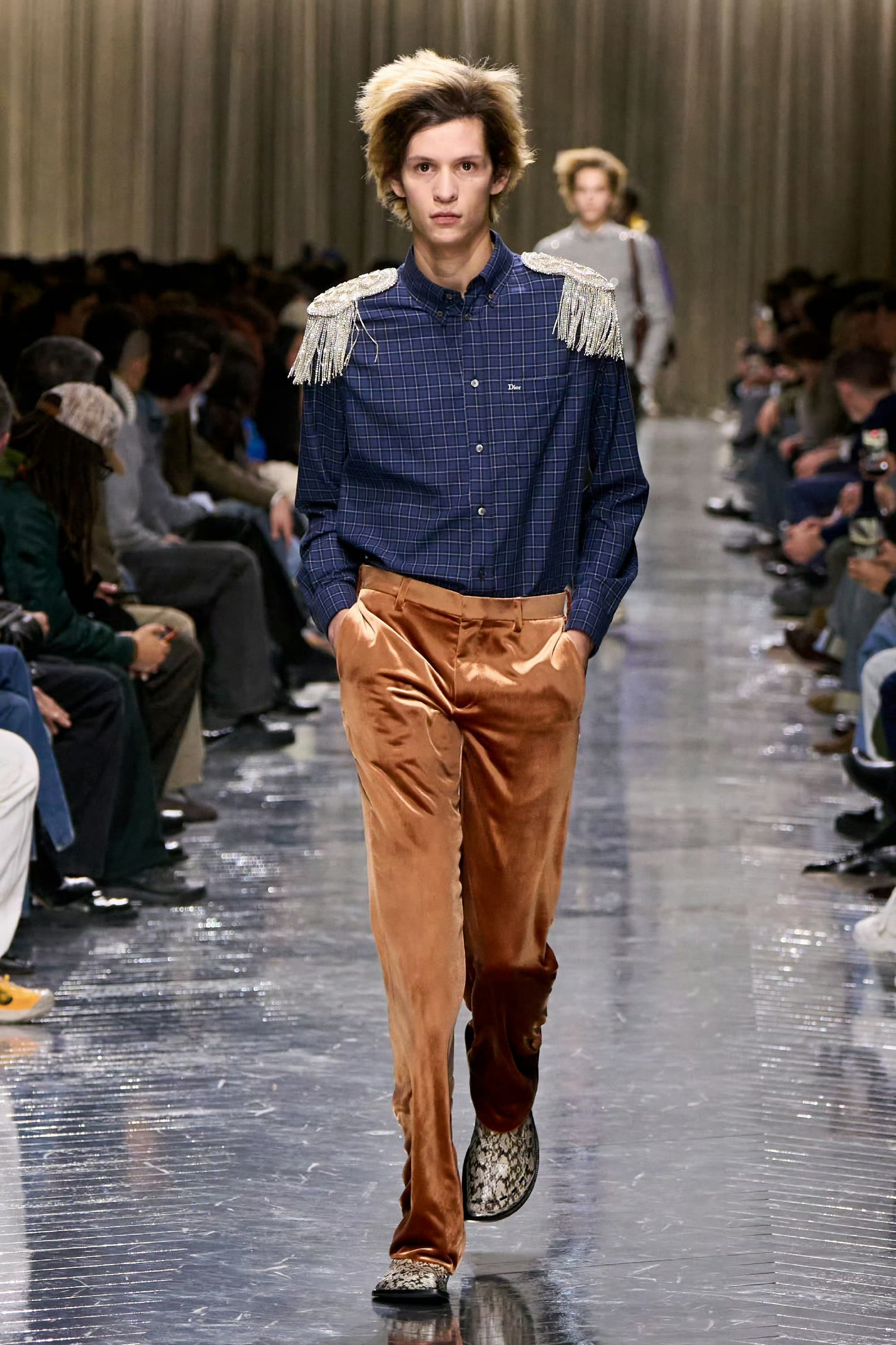 Dior大秀 迪奥品牌大使李昀锐 ，身穿迪奥 2026 冬季男装系列试装大片。今