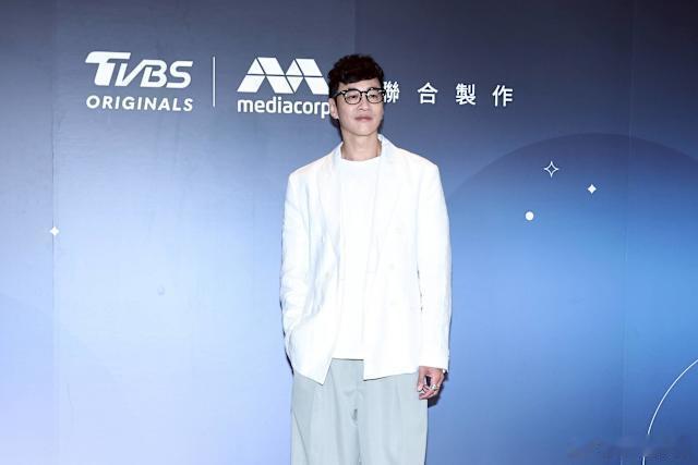 凭借爆款剧集《逐玉》再度翻红后，何润东热度飙升，商业代言、影视活动各类工作邀约接