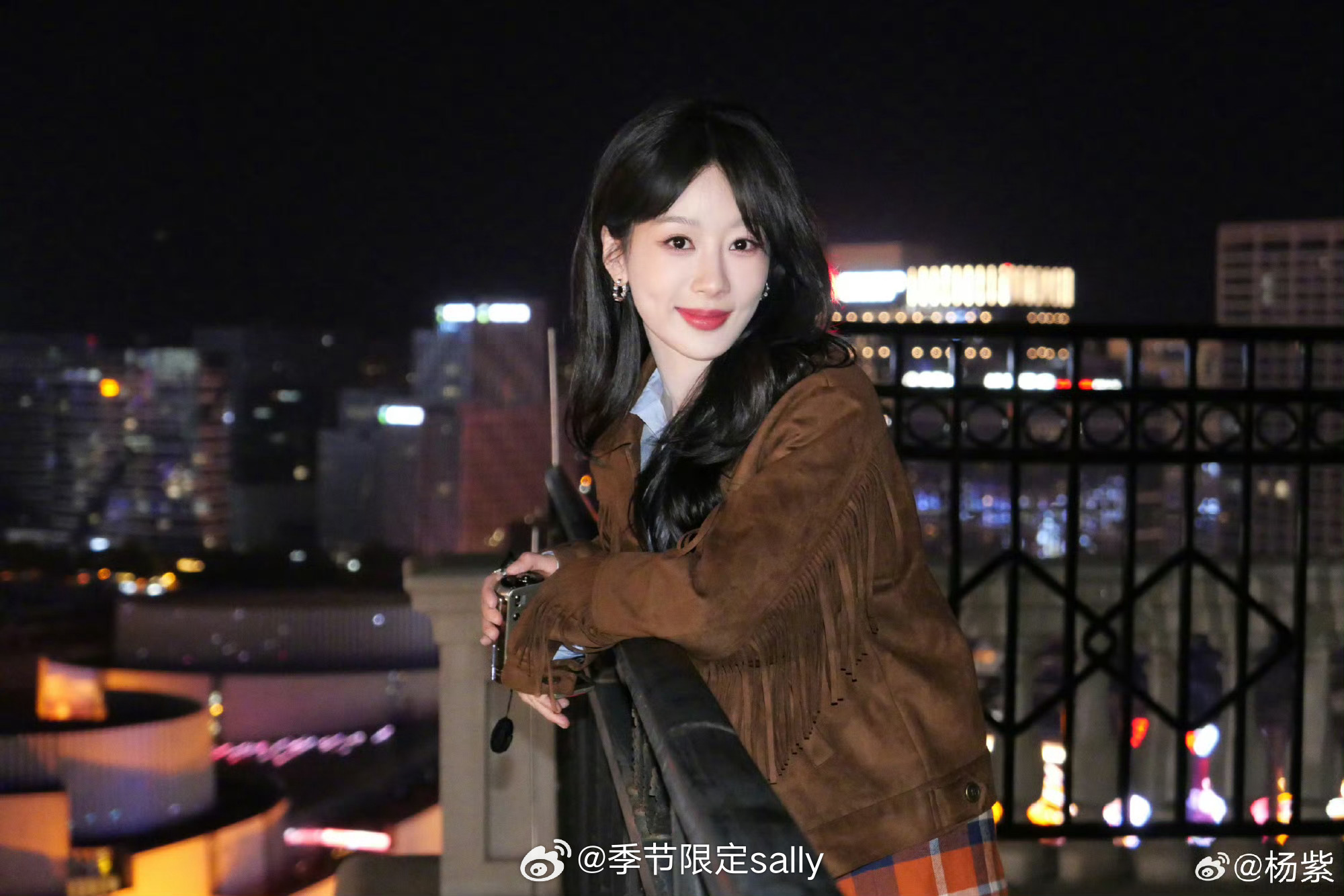 杨紫今日份美照[憧憬]～秋天的味道🍂 ​​​