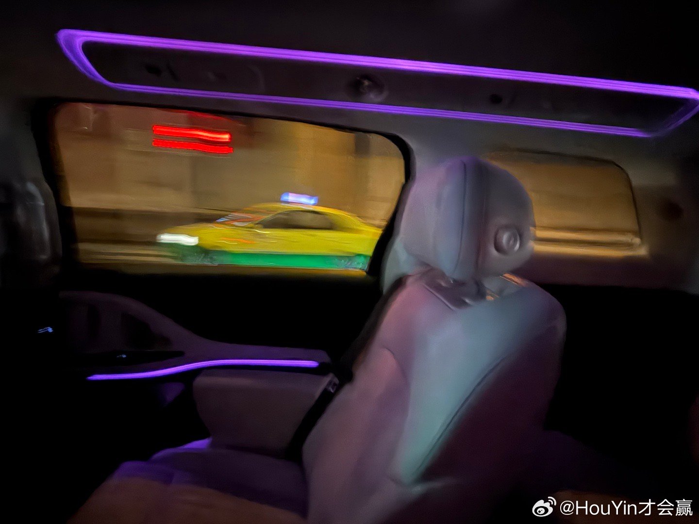 今天和朋友打了一天车乌鲁木齐的专车和商务车总共30台所以今天打了五次车 腾势D9