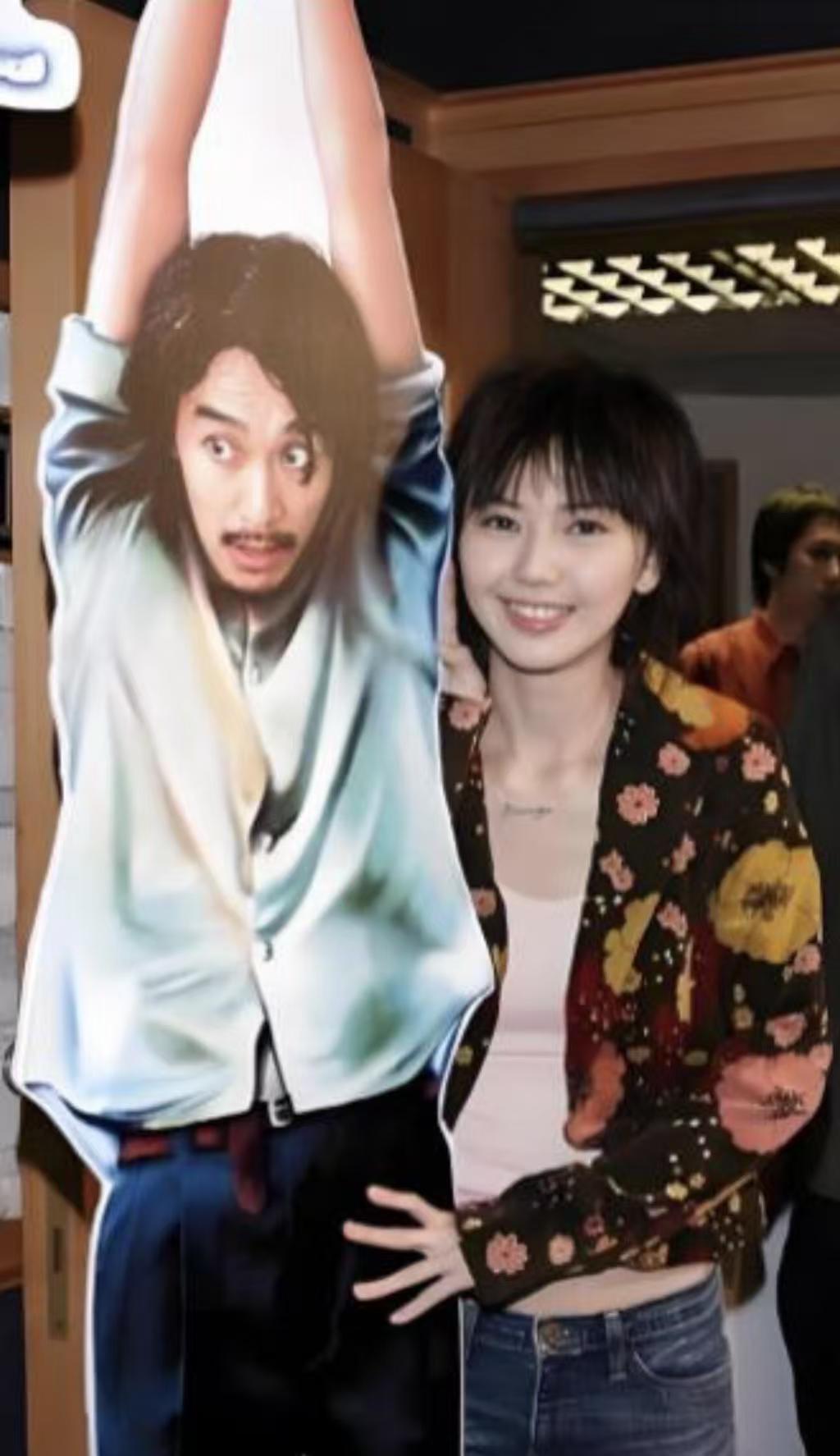 孙燕姿祝功夫女足场场爆满孙燕姿为功夫女足打call还记得当年星爷丝袜套头抢票那张