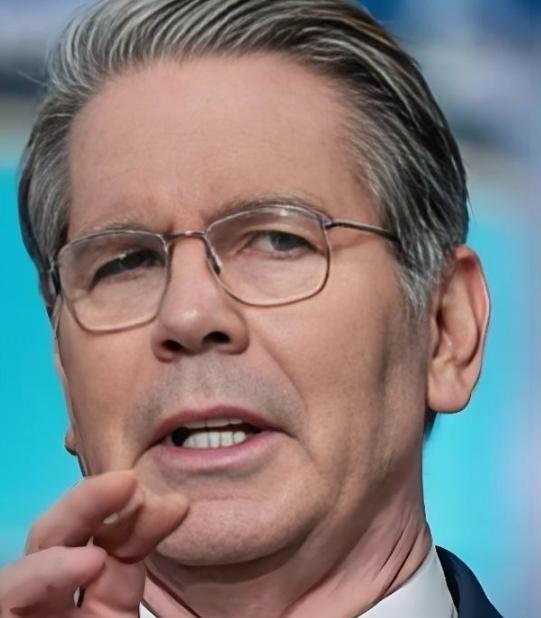 美国财长贝森特，曾经在接受福克斯财经频道采访时，说了句狠话：如果中国不撤销稀土出