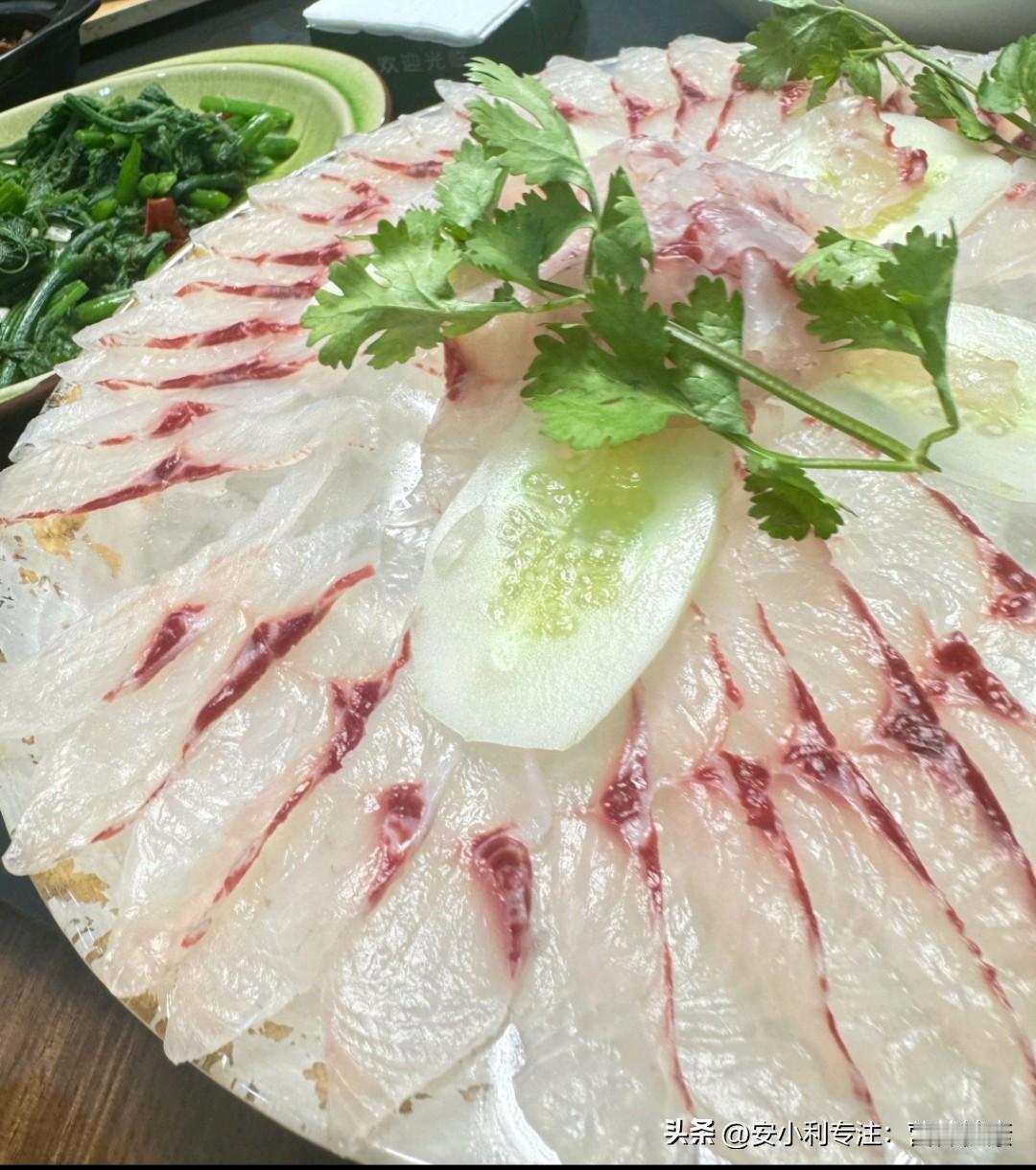 那立夏时节要注意以下几点，才能养好肠胃：
1，立夏时节不要吃生、冷的食物，比如说