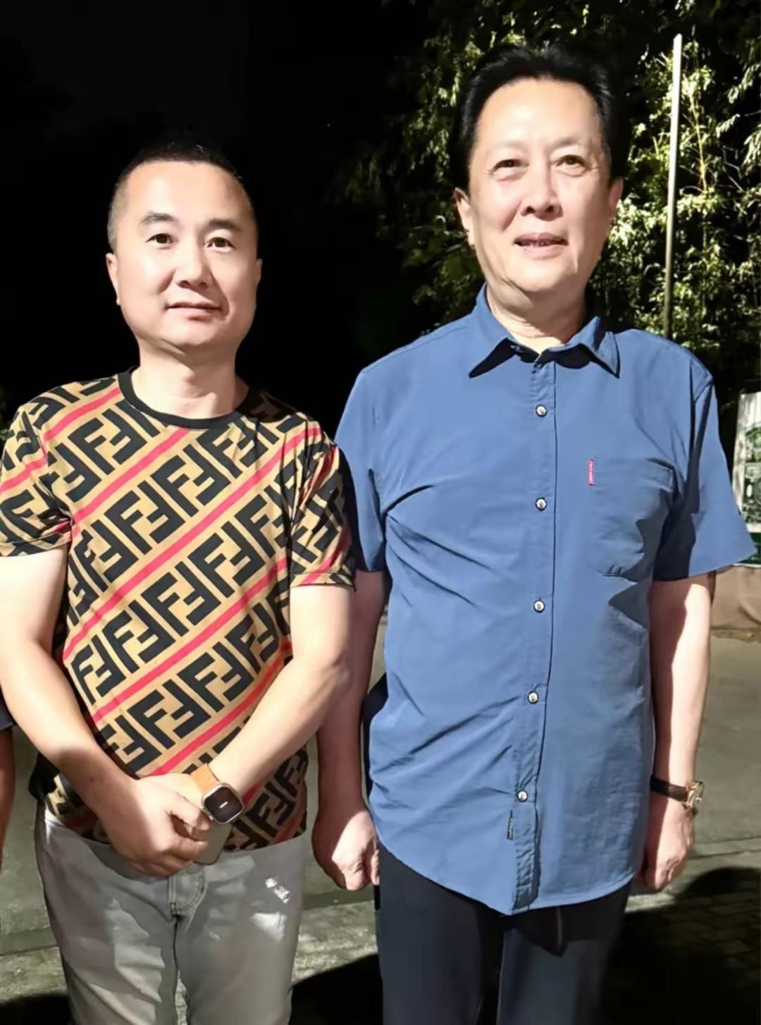 唐国强我认识，旁边另一位是哪位明星