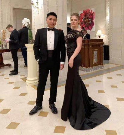 当年靠娶乌克兰娇妻爆火的河北小伙，结果结婚11年妻子出轨，女儿判归女方，这段曾轰