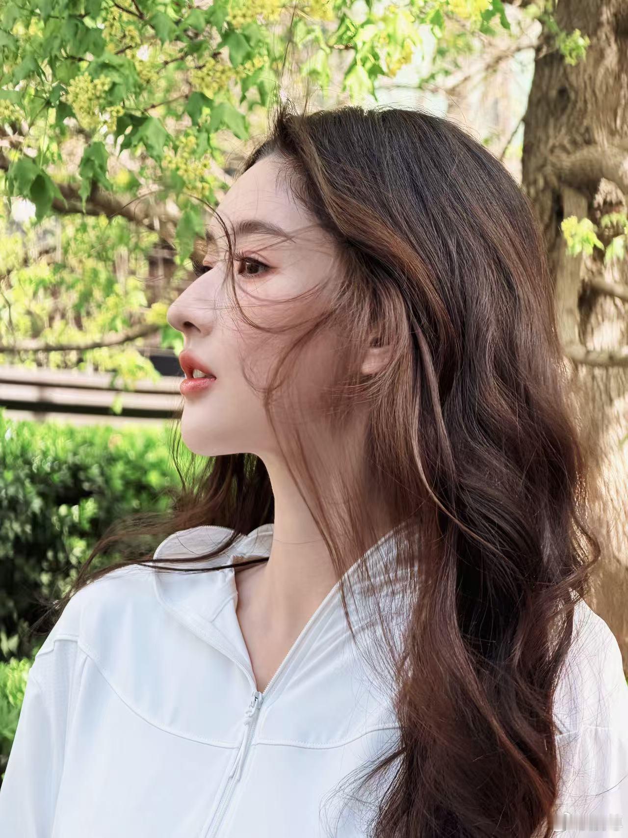 王玉雯摆摊ootd王玉雯摆摊vlog 线下体验摆摊生活也太有意思了，整个人状态鲜