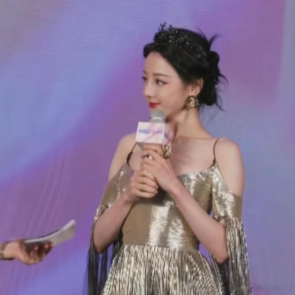 妈耶好美！！（龙哥是不是开美颜了，真美女真的不需要[跪了] ​​​