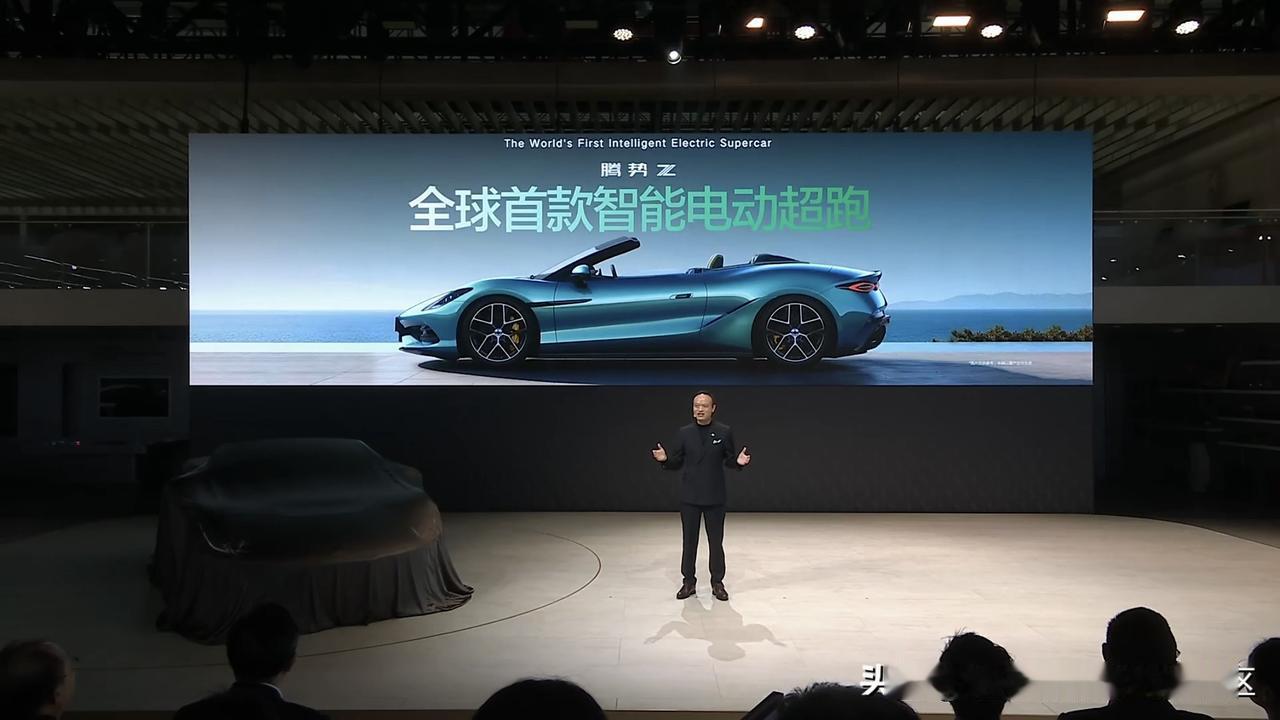 腾势展台：腾势Z首发亮相[思考]展示的为翡冷翠颜色，说是共有十几款颜色，是腾势最