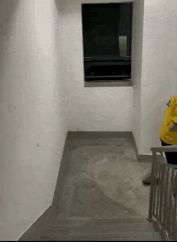 这是咋了？喝多了？还是受什么刺激了，还带这么霸道的，我只是送个外卖，你却如此对我