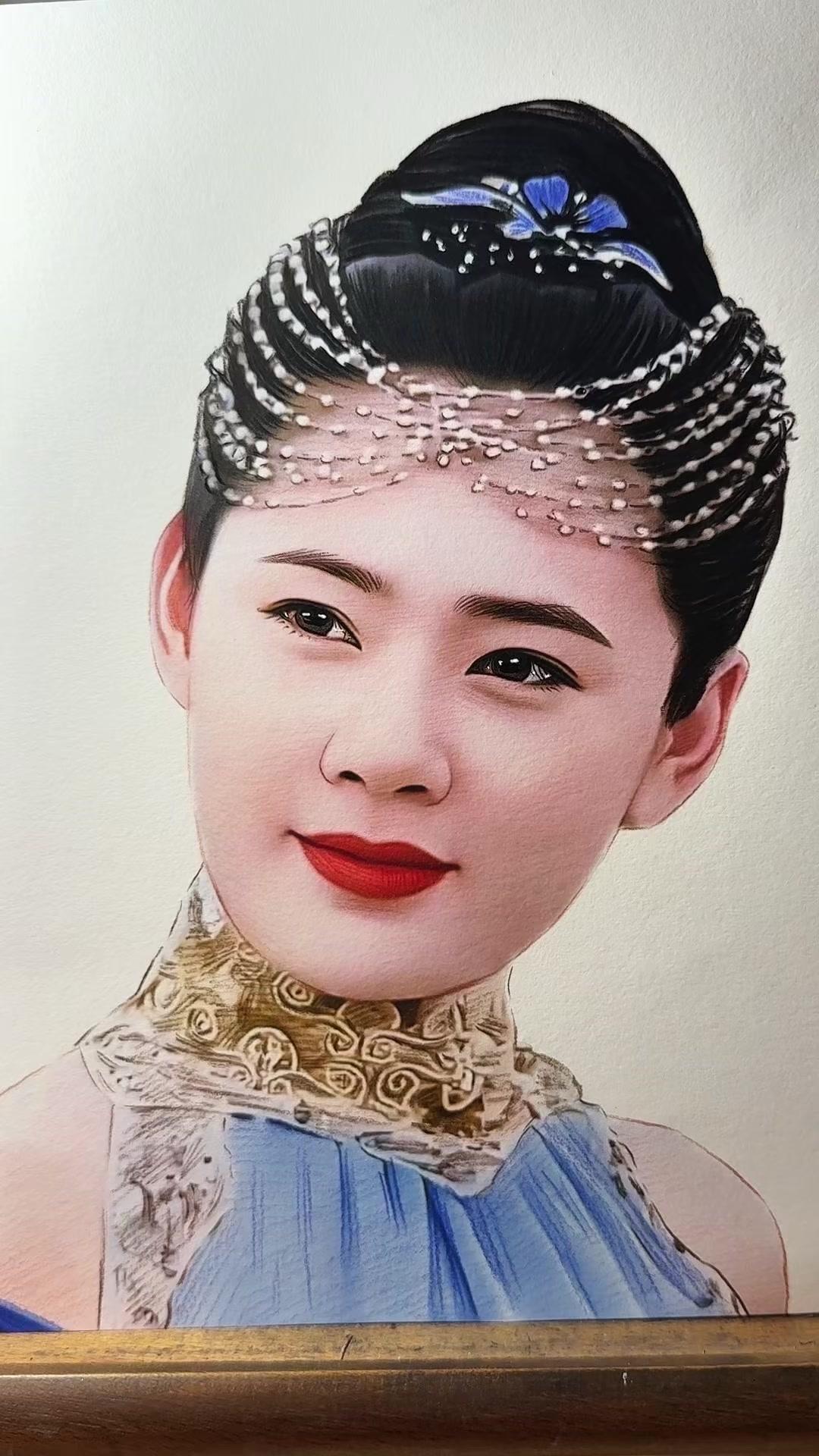 🍂秋瓷炫的古典画像，真的把温柔与强大都刻进了骨子里。她的眼神里既有江南水乡的温