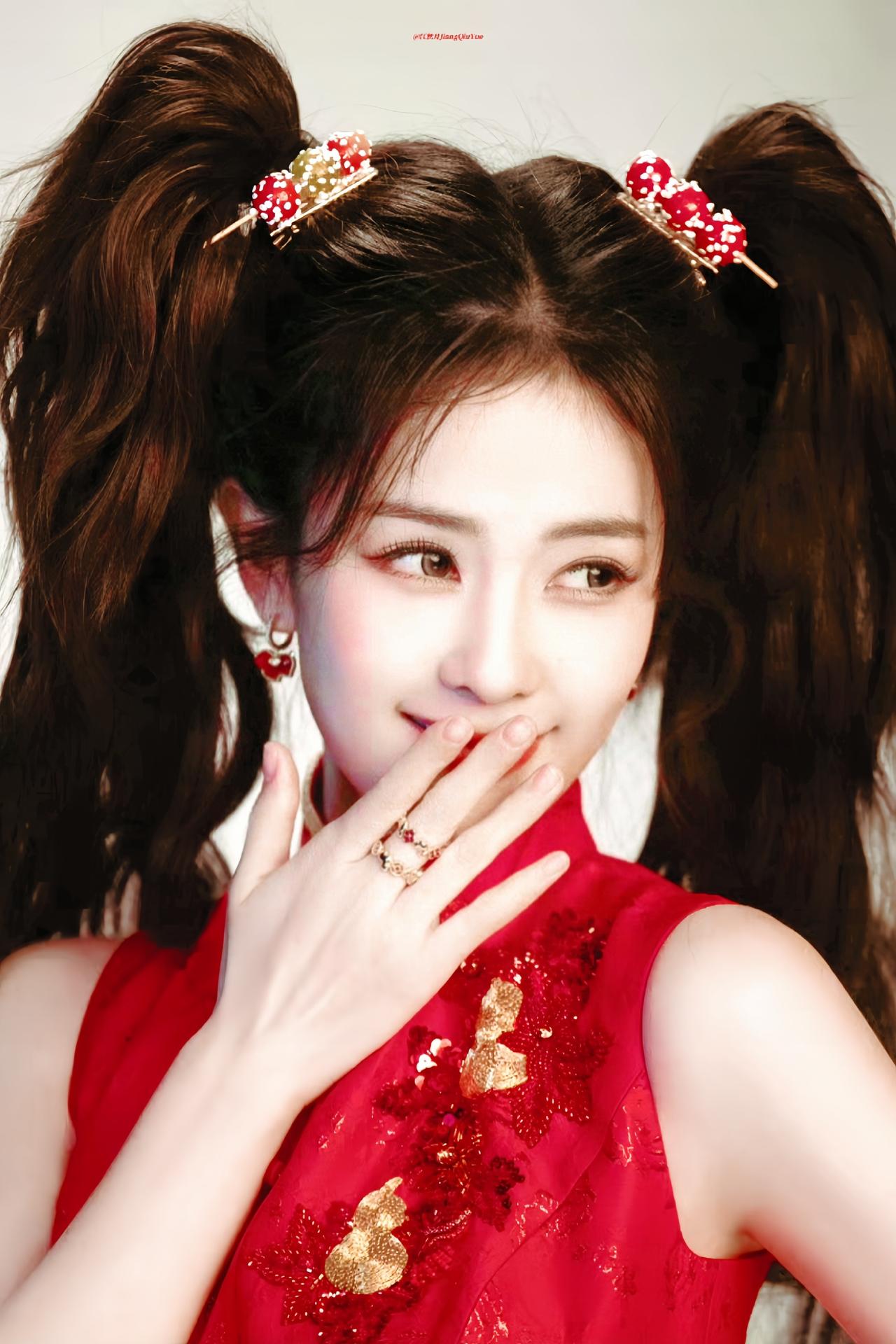 内娱速报｜白鹿商务霸榜、王一博重心调整，卢昱晓靠抽象内容出圈
 
内娱最新动态更