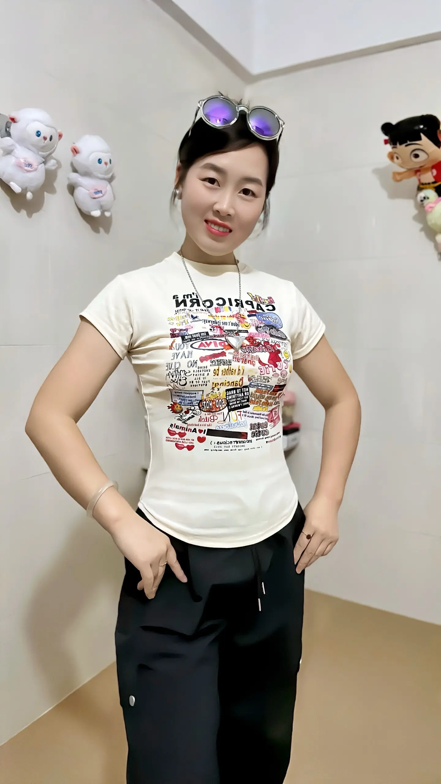 “世界本不杂，杂的是人心难测 人生本无愁，愁的是期望过高。”