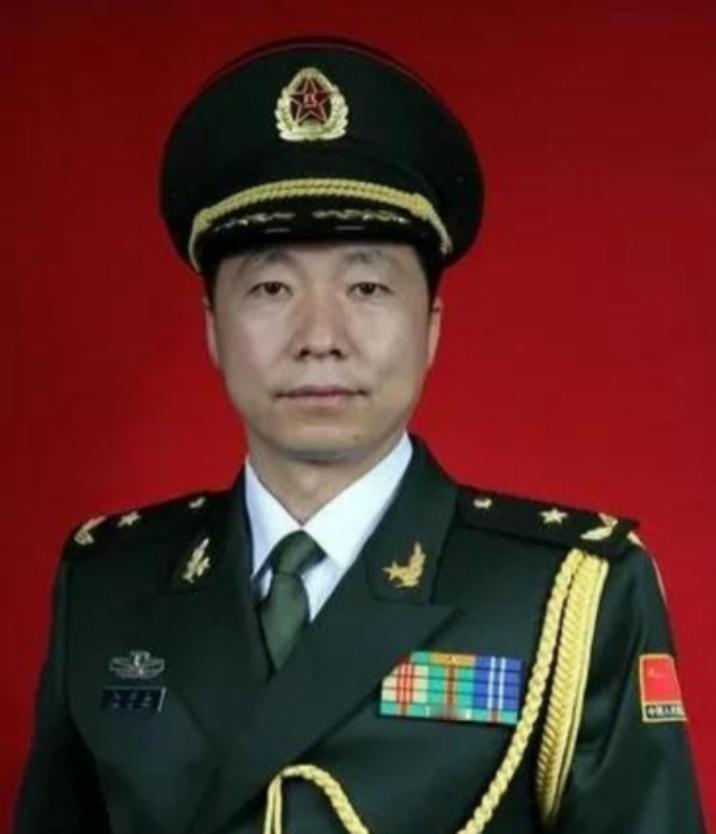 在我国少将能管多少人？当上少将究竟有多难？少将管辖的军人在五万人左右。以杨利伟为