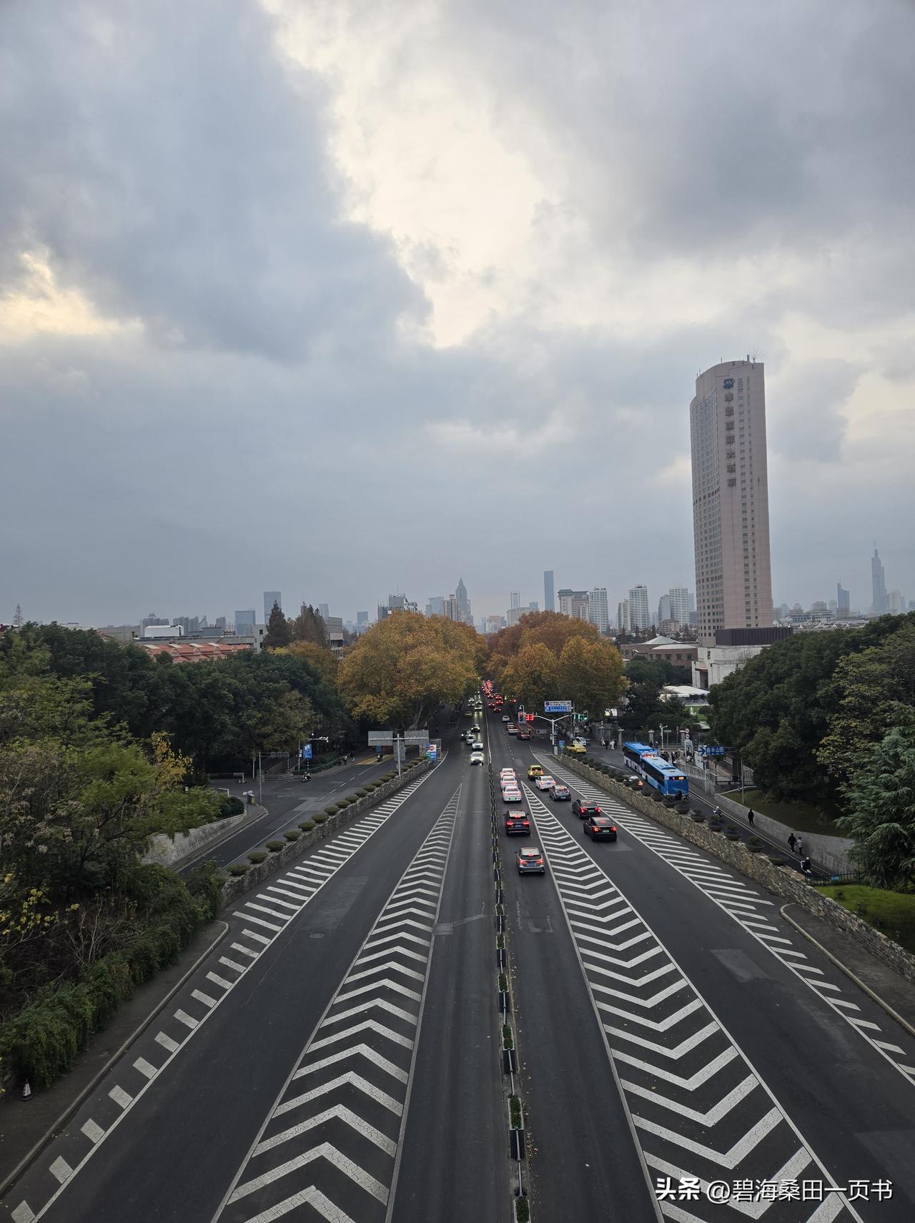 总有人拿所谓的日本大学生就业率98%这事儿来讨论，实际上以现在的信息检索手段，但