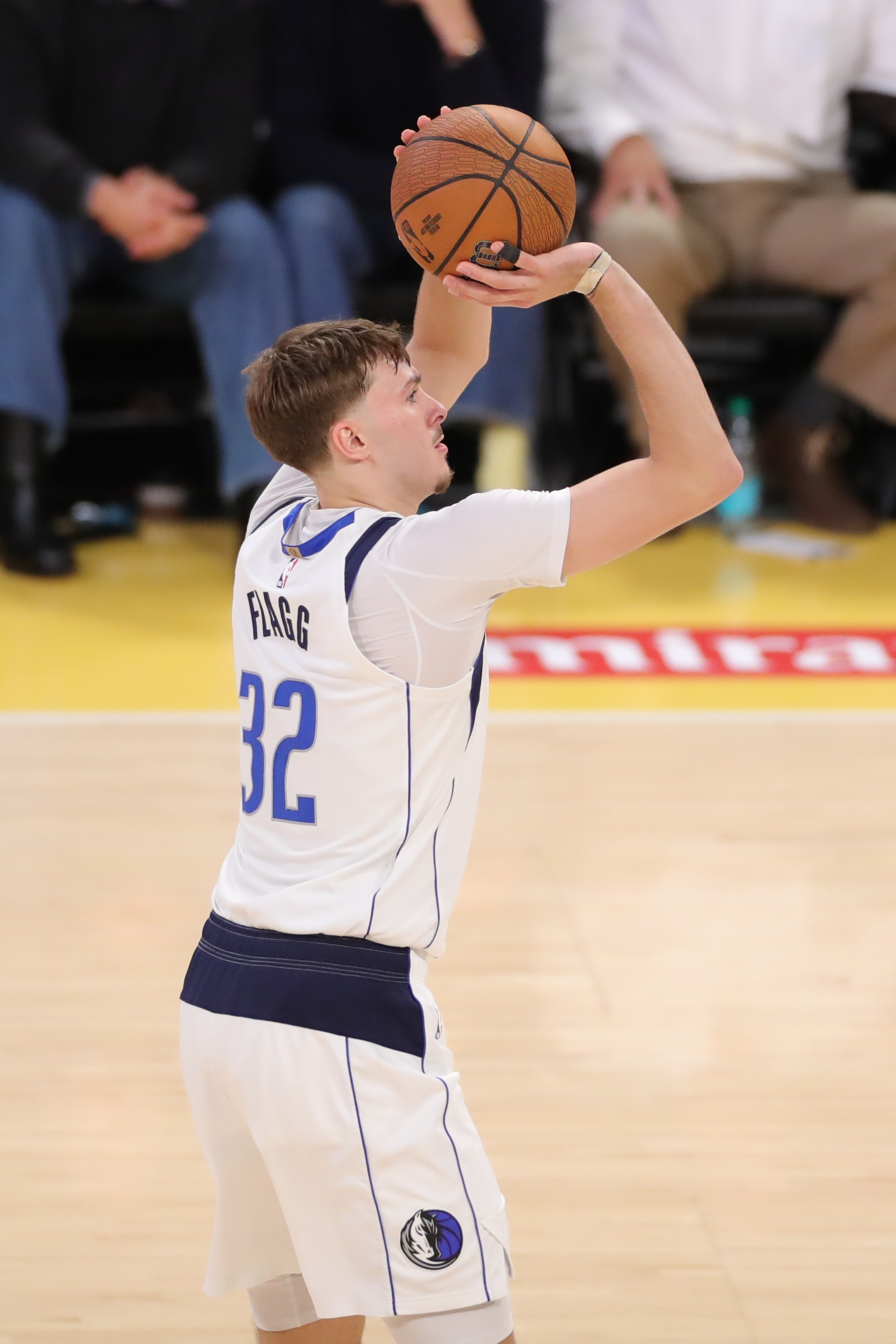 独行侠客场挑战掘金，赛前基德接受采访，谈到了弗拉格的中距离投篮。“我们必须强调这